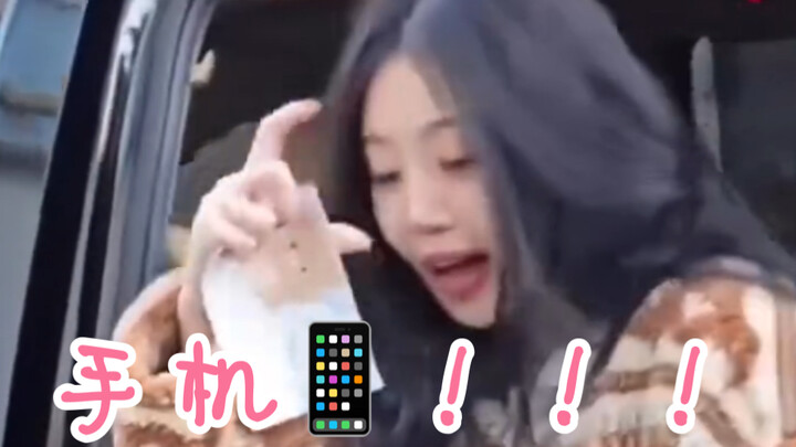 Fan: “Oh no, my phone fell!” Ms. Xu: “Stay calm, stay calm.”