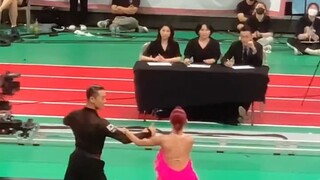 Wanita yang menarik perhatian staf dan juri 220801 video kompetisi tari olahraga Shen Xiaoting di Ol