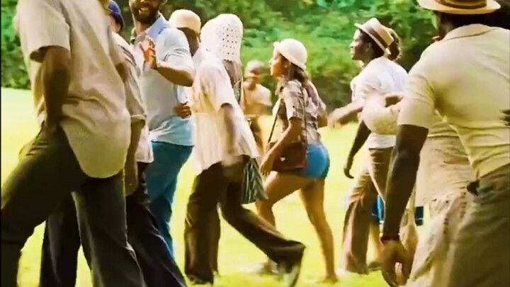 Ia ketat mengontrol kualitas narkoba; di pabriknya hanya perempuan telanjang yang digunakan. Setelah