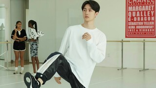 พรุ่งนี้เตรียมตัวสำหรับโชว์ใหญ่ของชาเนล ป๋อจื่ออันที่เป็นอิสระและมีความสุขมาก! 【หวังอี้ป๋อ】