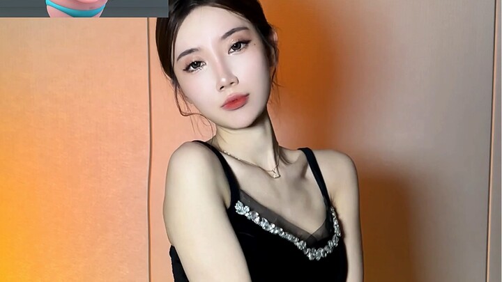 Cùng nhảy múa với chú heo con nào