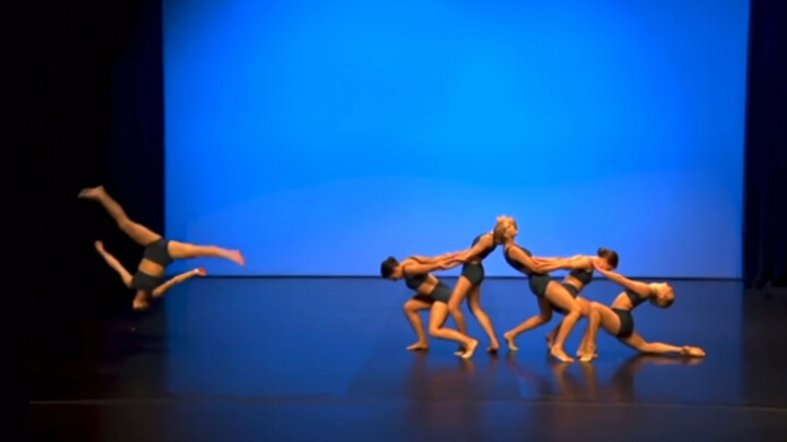 Các bạn chuyên ngành biên đạo xem đây, học hỏi nào.