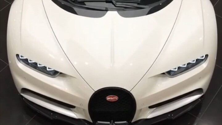 Bugatti Chiron — Pure Speed & Luxury in Motion 🏁🔥