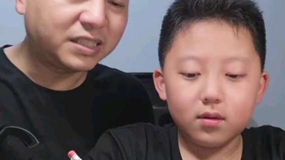 التعليم اليومي للأعمال المنزلية كأنه أداء مسرحي. الحلقة الثانية | الأطفال يتعلمون بسرعة من والديهم