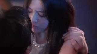 CEO membenci wanita, tetapi setelah menyentuh pengasuh baru ini, dia jatuh cinta