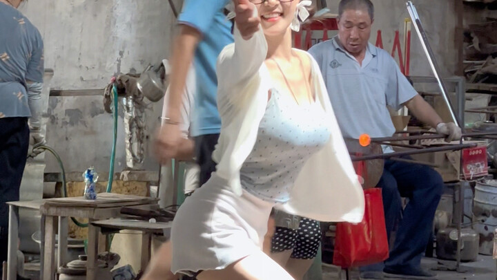 “Từng chùm ôm lấy trời xanh, hương tím thoang thoảng tươi mát.” Bạn đã ngửi thấy mùi oải hương chưa 
