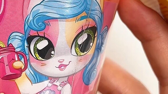 Immerse yourself in the Kitten Catfe coffee cup again🐱