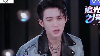 Hãy xem thầy Tan bắt chước điệu nhảy trực tuyến nhé. Tan Duoduo bắt chước động tác của Monster rồi d