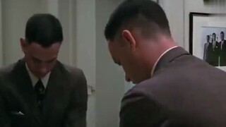 Seluruh orang mendidih, Forrest Gump minum 15 botol soda, memegang tangan presiden dan mengatakan in