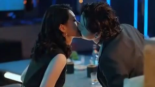 Dikhianati mantan brengsek, dia menikah dengan CEO 5 th lebih tua yang diam-diam