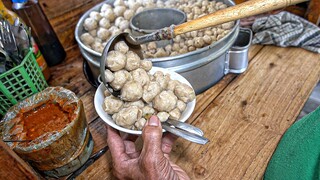 INI NAMANYA NIAT SEDEKAH BUKAN JUALAN???  BAKSO BRUTAL PAK GANJUS PASAR CARUBAN kuliner caruban