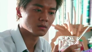 男孩获得神奇药水，滴在杂志上，杂志上的人就会来到现实