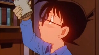 Xiaolan makes a gift for Shinichi, and the jealous king of East Asia is online again