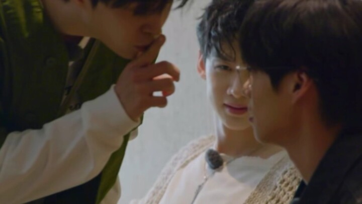 Who can relate! I keep rewatching this clip—everyone’s urging Wei Daxun to stick to the Meng Yanchen