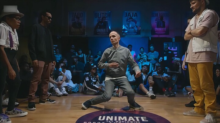 Absolutely legendary! Breakdancing battle clip: The moment he perfectly imitates his opponent sends 