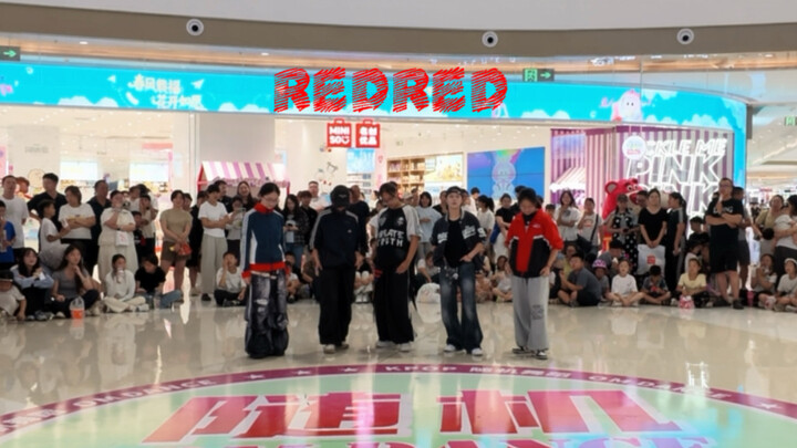 【ถ่ายสดทั้งวง redred】สังเกตดีๆ พวกเราอายุแค่ 14, 15, 18, 19 ปีเอง