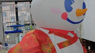 雪王这身行头，是要去接亲嘛？