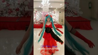 HATSUNE MIKU ATTENDS A CHRISTMAS BALL #shorts