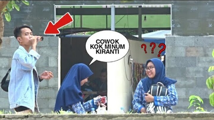 PRANK MINUM KIRANTY DEPAN CEWEK NGAKAK!