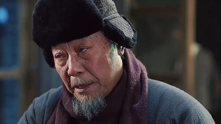 That guy spent his entire fortune taking Wanrong out to dinner, ended up so destitute that he dipped