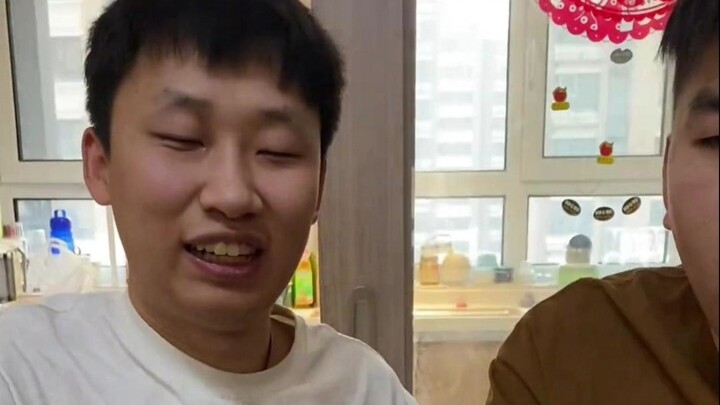 งานจิบชาในห้องนอน เพื่อนร่วมห้องทำแบบนี้ฉันอึ้งไปเลย! ชาวเน็ตบอก: เล่นเก่งจริงๆ!