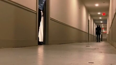 Đừng tùy tiện gõ cửa nhà người khác!