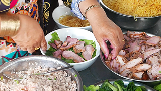 อาหารเวียดนามริมทาง - Anthony Bourdain Lunch Lady Prawn & Pork Noodles