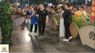 Giả Làm Bụi Cây Ra Phố Và Cái Kết #Prank