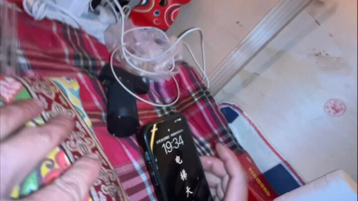 Hari ini dingin banget, cepat cuci kaki terus masuk selimut tidur!