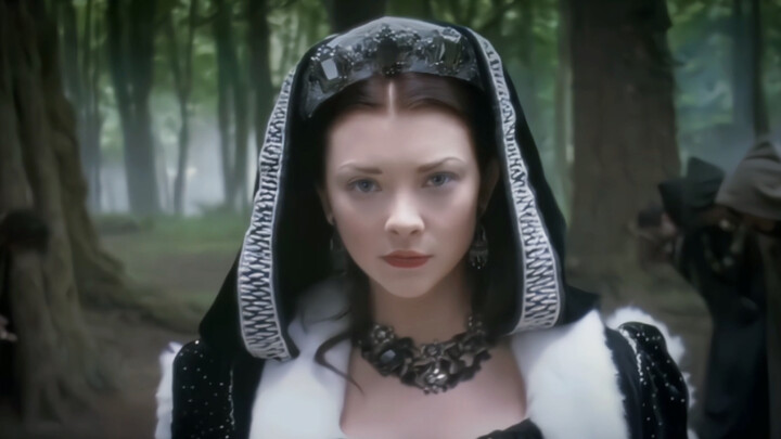 Bener-bener ada orang yang begitu cocok pakai kostum istana!!!