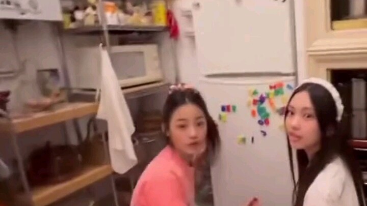 NewJeans สายโบราณคดี: ไลฟ์สไตล์ประจำวันในหอพักช่วงแรกๆ คุณเคยดูไหม?