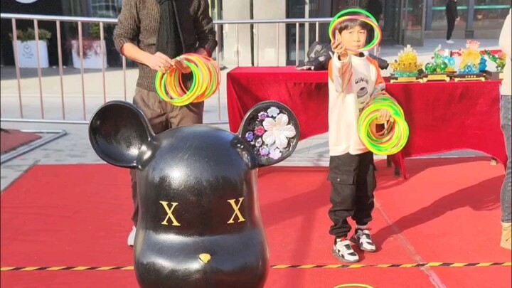 هذا الطفل ليس عاديًا على الإطلاق!