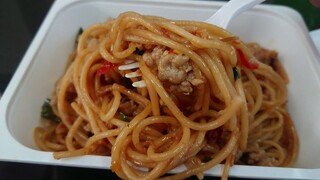 สปาเก็ตตี้หมูผัดขี้เมา Spaghetti with Chili Pork Basil Leaf เมนูอร่อย จัดจ้านจาก 7-11