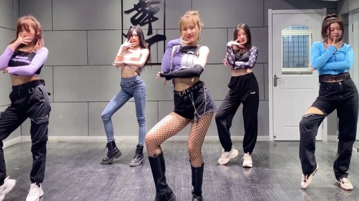 HyunA's "I'm not cool" girl dance cover