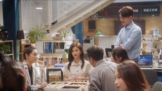 Mereka mengetahui bahawa teman lelaki Cinderella adalah CEO jutawan dan sangat iri hati.