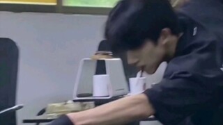 Cứ tưởng đây là trận đấu đẳng cấp, ai ngờ lại là phòng đăng ký kết hôn