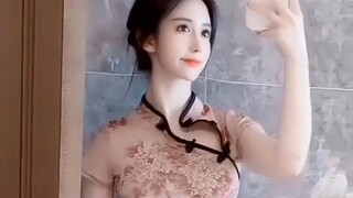 这么好看的小姐姐  不收藏就亏大了