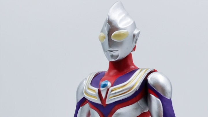 Dòng sản phẩm di động cấp thấp Ultraman-Bandai siêu di động đầu tiên dạng viên đạn 01 (Tiga)