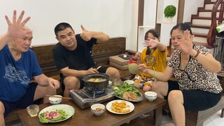 Nai Nhúng Mẻ Ngon Nuốt Lưỡi Cùng Gã Đầu Bạc