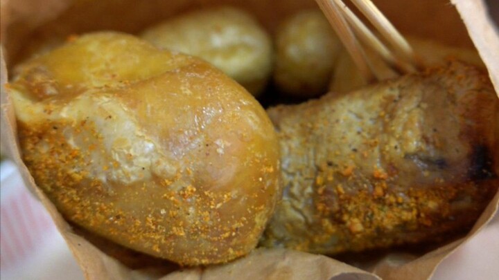 Jianshui burnt tofu smells pungent—almost smoky on the tongue—but it’s seriously delicious when you 