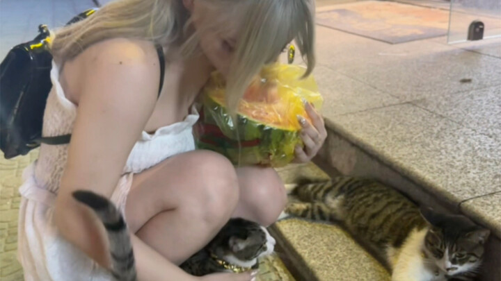 I was walking down the street holding a watermelon and was scammed by a male rapper, but he still fe