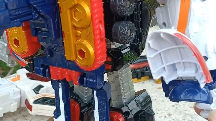 Robot trộm bất khả chiến bại DX siren lupinkaiser