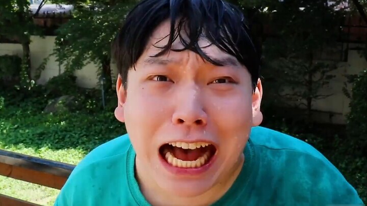 การประลองปืนฉีดน้ำของจริงและของปลอม! พืชไม้ดอกที่แยกไม่ออกอย่างโง่เขลานำไปสู่ช่วงเวลาแห่งการล่า*ว์