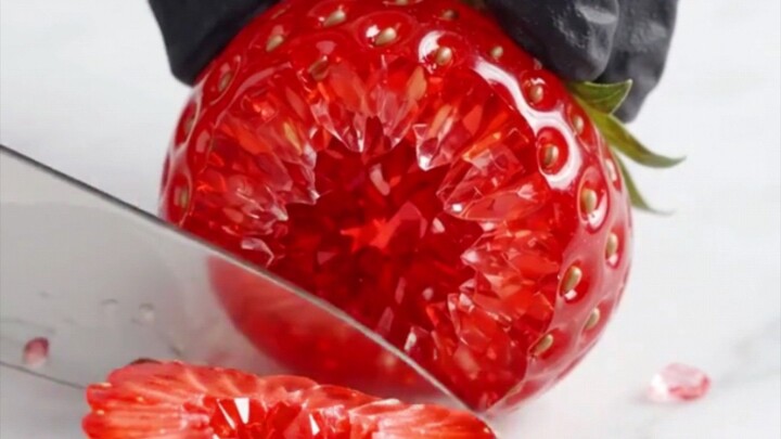 “This Strawberry Is Made of Crystal 😳🍓”
