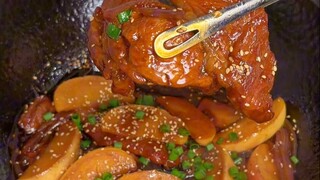 Daging babi apel yang harum dan lembut ini benar-benar karya agung!