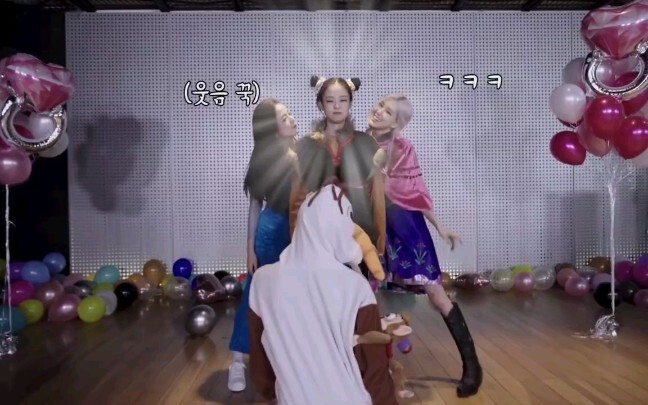 Món quà đặc biệt nhân kỷ niệm 4 năm, phiên bản Nữ hoàng băng giá của “How You Like That” [BLACKPINK]