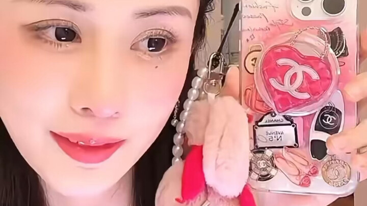 หัวเราะจนน้ำตาไหล รีบไปที่ชาแนลขอเคสปลอมรุ่นเดียวกับเหวยเสวี่ย
