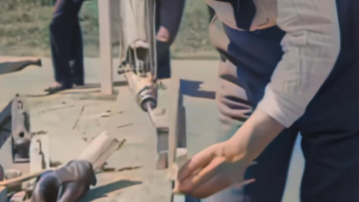 ภาพจริงของแขนขาเทียมเชิงกลที่ชาวไอริชพัฒนาขึ้นเองในปี 1921 ไม่เพียงแต่สามารถคีบบุหรี่ได้ ยังเจาะรูได