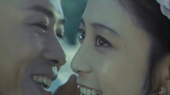 هذا الخصي يجرؤ فعلاً على طلب يد الغِغِه! المخرجون السابقون كانوا حقاً جريئين في التصوير.