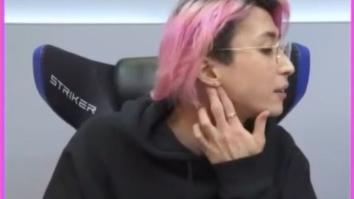 【Teks Mandarin】Persahabatan Manis Tiga Bunga! Lubang Tindik Telinga SKM? Plus… Kecelakaan Mendadak?!